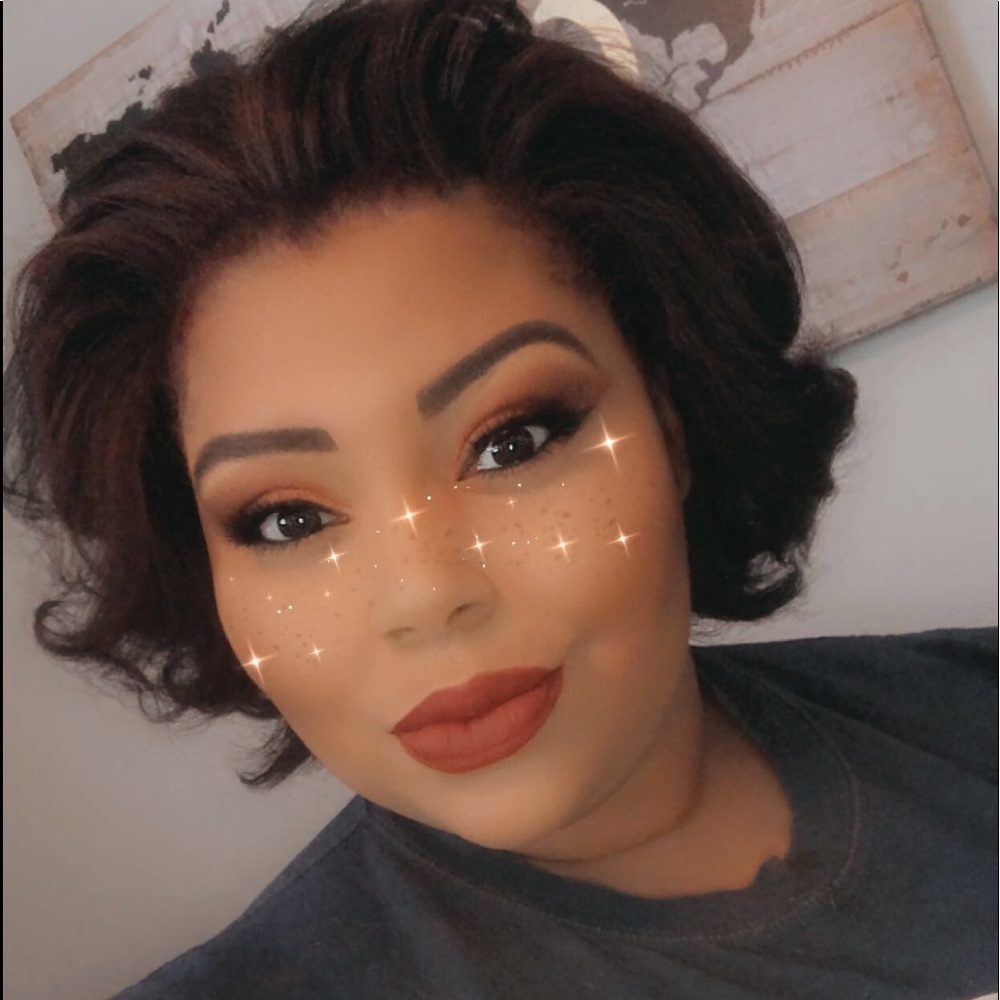 Meet your Posher, Deidra